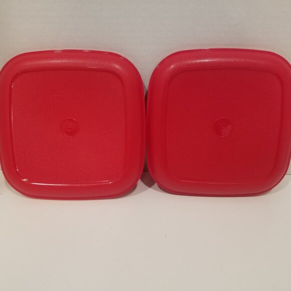 Tupperware Red Snowflake Plates and Mugs (4 pieces total), GUC - EUC - Picture 3 of 14